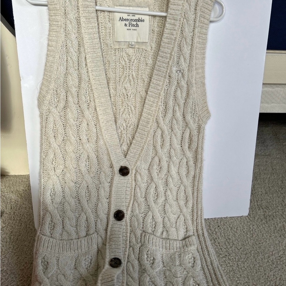 Abercrombie & Fitch Men's Beige Cable Knit Cardigan